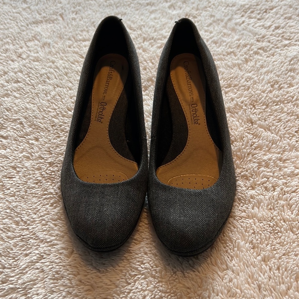 Croft & barrow with OrthoLight, size 8.5. Slightly worn tread.